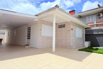 CASA 3 DORMITÓRIOS COM PISCINA REF828CA