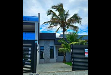 CASA NOVA 2 DORMITÓRIOS A 100M DO MAR EM CURRAIS REF908CA