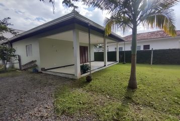 CASA BALNEÁRIO SOLIMAR - 06 PESSOAS - REF 008LD