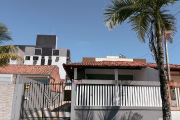 CASA COM PISCINA PRÓXIMO AO MAR REF953CA