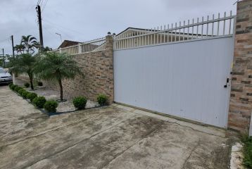 CASA COM PISCINA PRAIA DE LESTE REF256CA