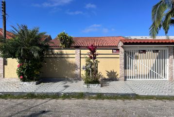 CASA NO CENTRO DE MATINHOS (600m do Mar) REF514CA