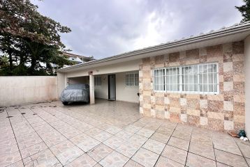 CASA COM PISCINA,  COSTA AZUL, QUADRA MAR REF 783CA